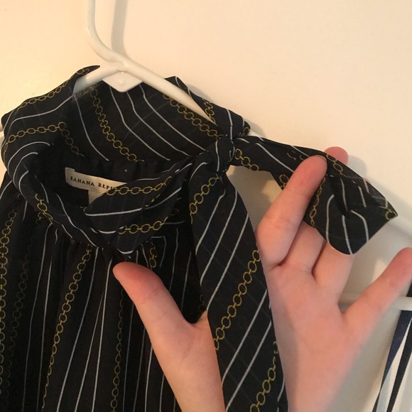 Banana Republic tie neck tank top - Picture 2 of 4